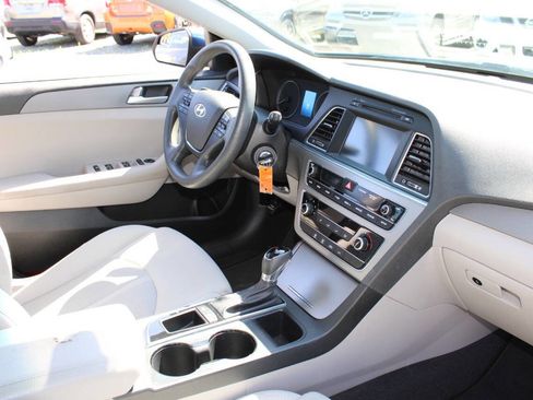 Used 2016 Hyundai Sonata SE FWD image 12
