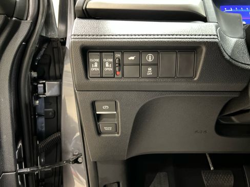 Used 2023 Honda Odyssey EX-L image 25