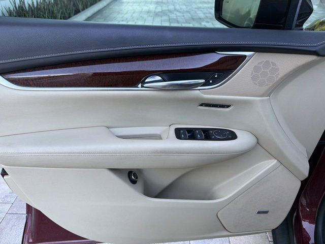 Used 2017 Cadillac XT5 Luxury w/ Driver Awareness Package FWD image 8