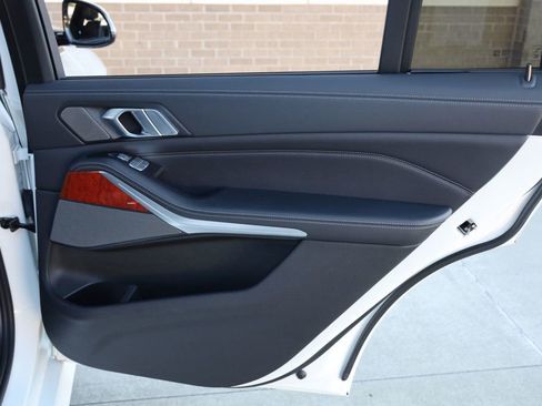 Used 2021 BMW ALPINA XB7 image 30