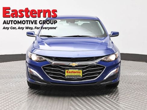 Used 2023 Chevrolet Malibu LT FWD image 2