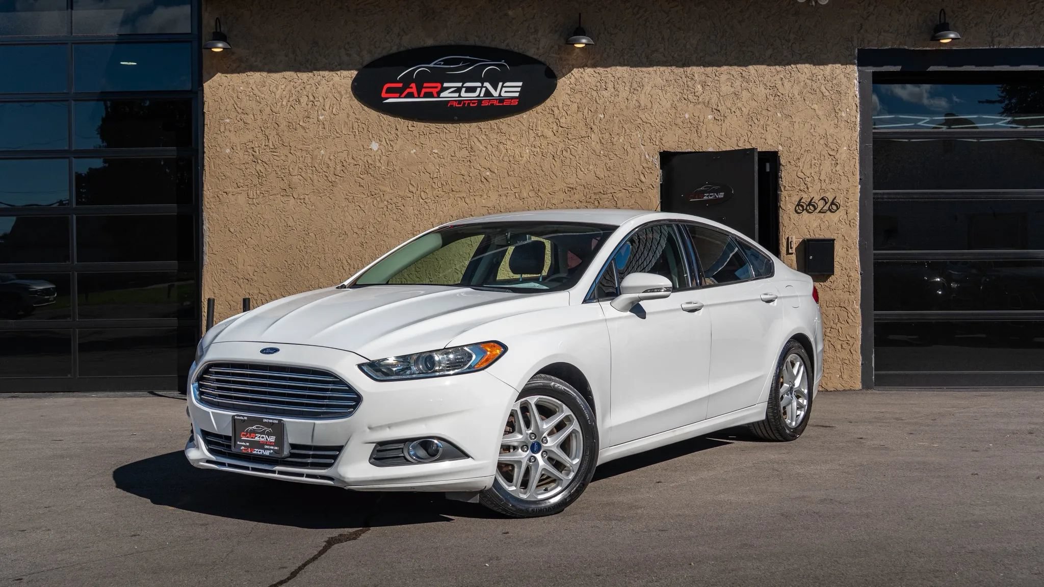 Used 2014 Ford Fusion SE w/ Equipment Group 202A FWD image 9