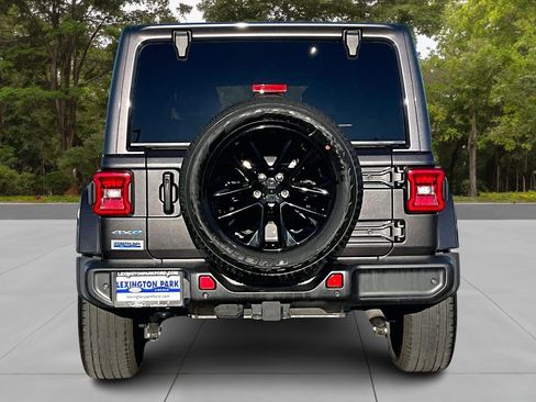 Used 2021 Jeep Wrangler Unlimited Sahara w/ Dual Top Group image 6