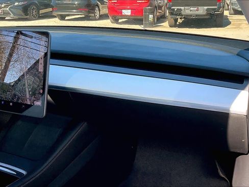 Used 2021 Tesla Model 3 Standard Range Plus image 17