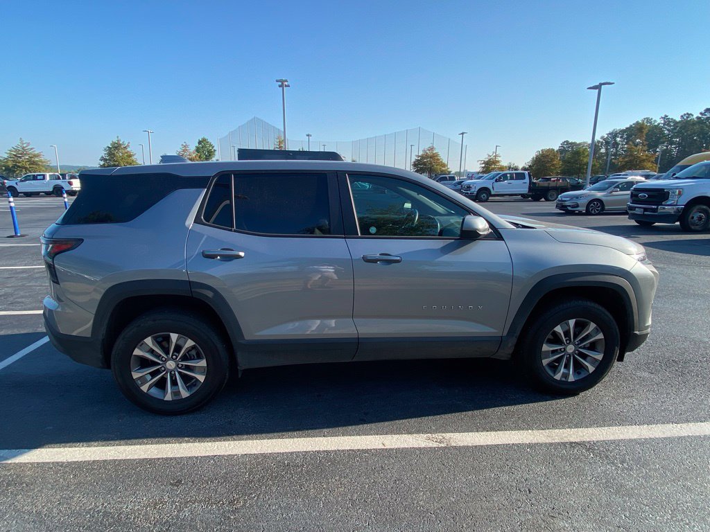 Used 2025 Chevrolet Equinox LT FWD image 8
