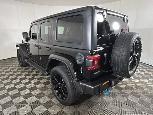 Used 2023 Jeep Wrangler Unlimited Sahara w/ Cold Weather Group AWD/4WD image 5