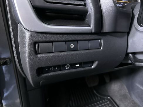 Used 2025 Nissan Rogue SV AWD/4WD image 18