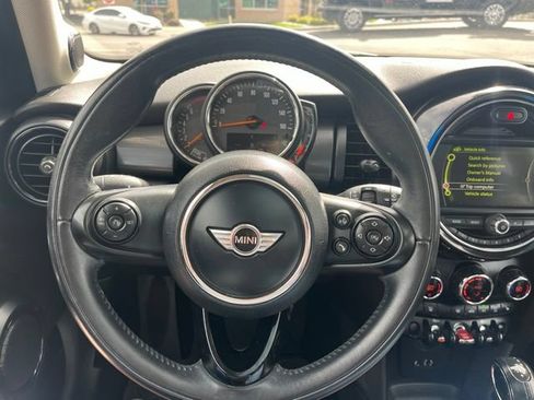 Used 2018 MINI Cooper 4-Door Hardtop FWD image 32