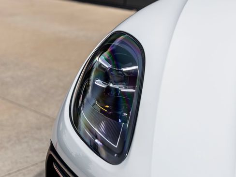 Certified 2024 Porsche Macan AWD/4WD image 19