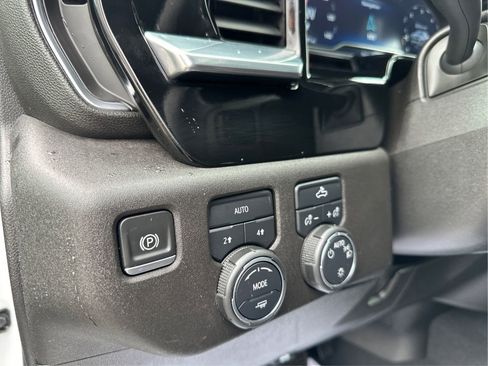 Used 2022 Chevrolet Silverado 1500 LT AWD/4WD image 19