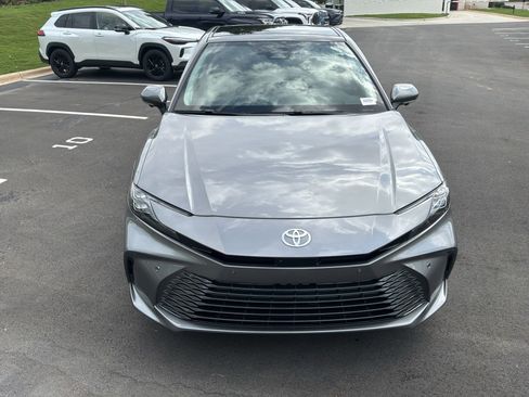 Used 2025 Toyota Camry XLE w/ Premium Plus Package FWD image 3