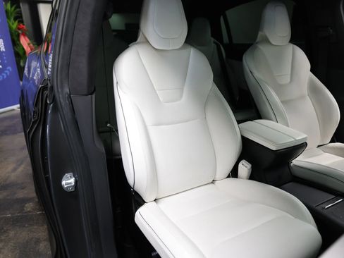 Used 2016 Tesla Model X Performance image 31