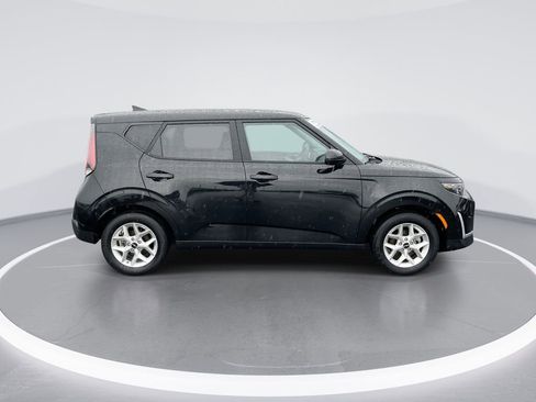 Used 2025 Kia Soul LX w/ LX Technology Package FWD image 9