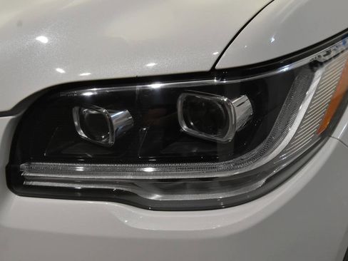 Used 2022 Lincoln Navigator Reserve image 9