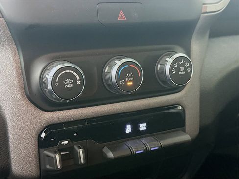 Used 2024 RAM 2500 Tradesman w/ Chrome Appearance Group image 18