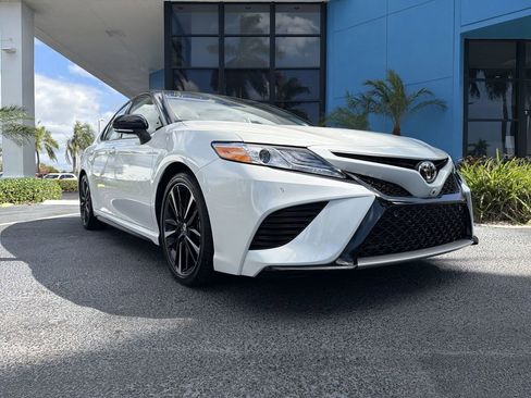 Used 2020 Toyota Camry XSE image 18