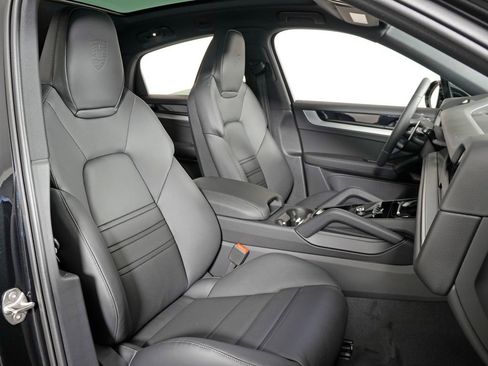 New 2026 Porsche Cayenne Coupe AWD/4WD image 38