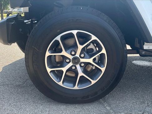 New 2025 Jeep Gladiator Sport image 12