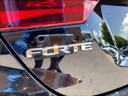 Used 2021 Kia Forte LXS FWD image 10