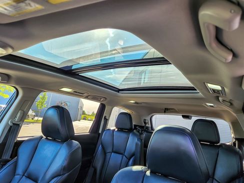 Certified 2023 Subaru Ascent Touring AWD/4WD image 9