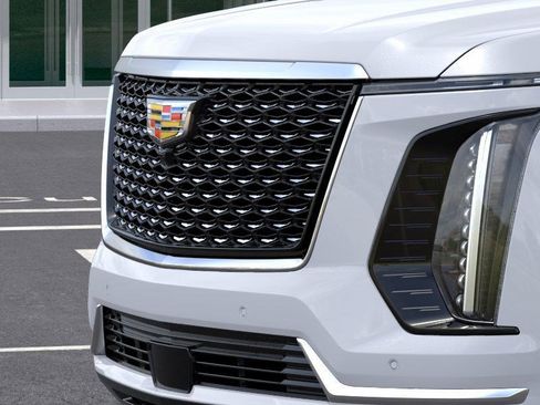 New 2026 Cadillac Escalade Luxury w/ Touring Package AWD/4WD image 13