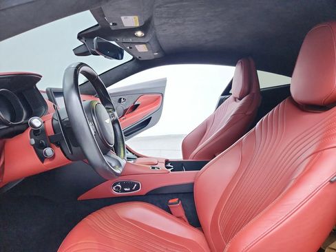 Used 2018 Aston Martin DB11 Coupe image 21