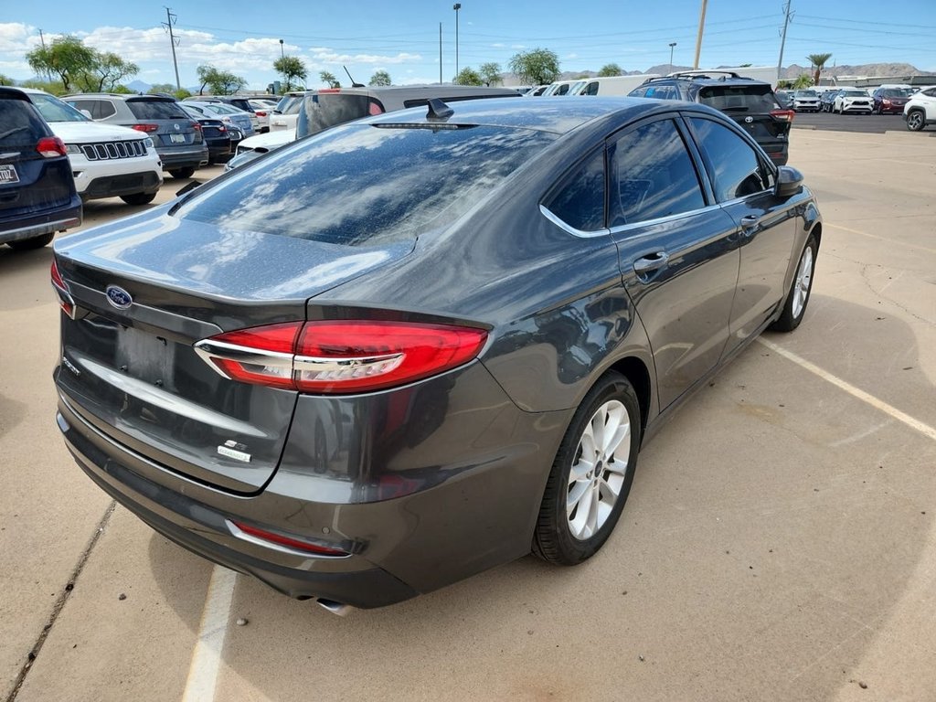Used 2020 Ford Fusion SE FWD image 5