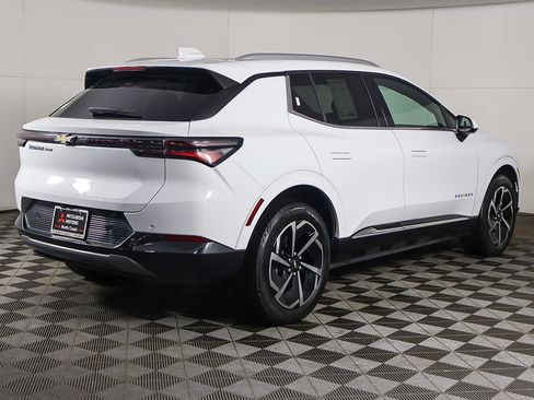 Used 2024 Chevrolet Equinox EV LT image 10