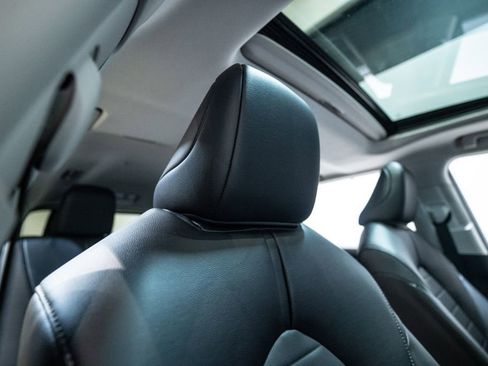 Used 2023 Toyota Highlander XLE AWD/4WD image 16