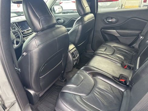 Used 2019 Jeep Cherokee Limited image 16