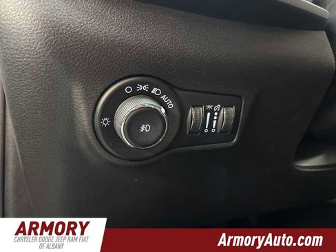 Used 2023 Jeep Compass Latitude image 10