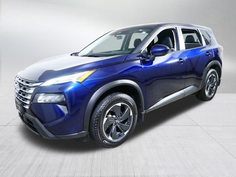 Used 2025 Nissan Rogue SV AWD/4WD image 3
