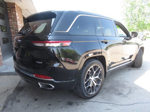 Used 2023 Jeep Grand Cherokee Summit AWD/4WD image 15