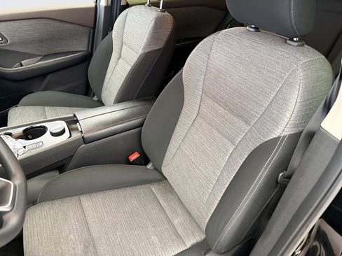 Used 2023 Nissan Rogue SV image 9