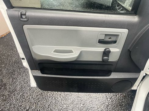 Used 2011 Dodge Dakota ST image 22