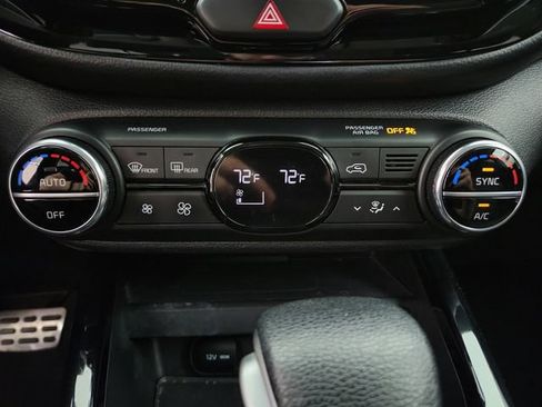 Used 2023 Kia Soul S FWD image 19