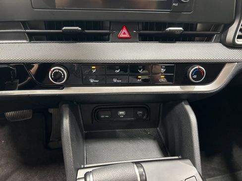 Used 2025 Kia Sportage LX image 20