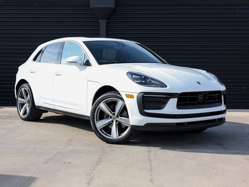 Used 2025 Porsche Macan image 9