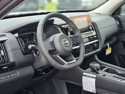 New 2025 Nissan Pathfinder SV image 9