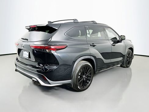 Certified 2026 Toyota Highlander XSE image 7