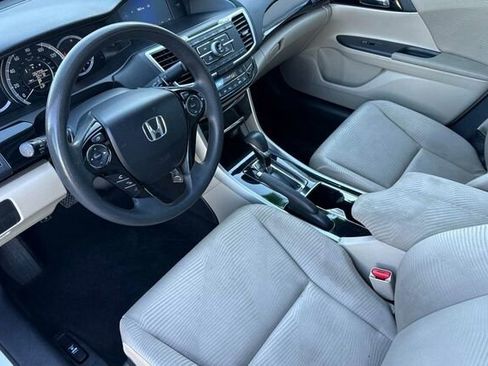 Used 2017 Honda Accord LX image 10