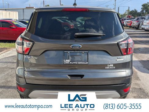 Used 2017 Ford Escape SE image 3