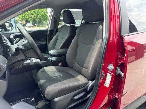 Used 2024 Toyota RAV4 LE AWD/4WD image 11