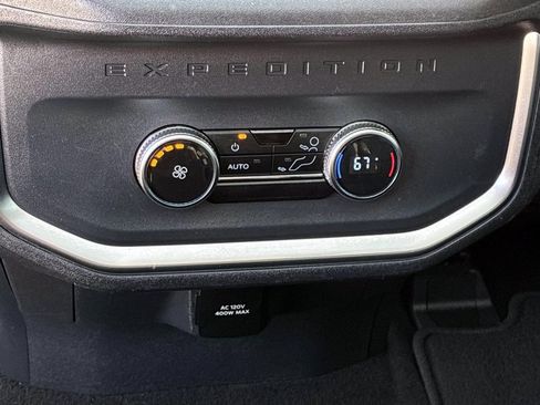 Used 2025 Ford Expedition Active AWD/4WD image 19