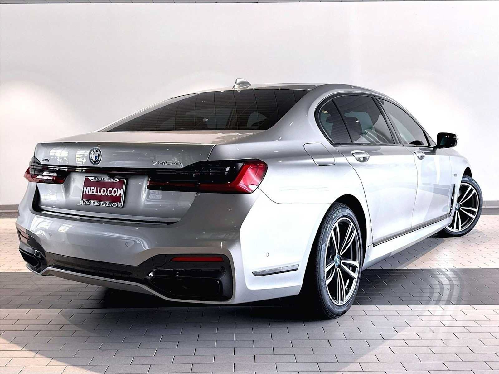 Used 2022 BMW 745e xDrive w/ M Sport Package AWD/4WD image 10