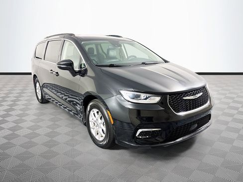 Used 2022 Chrysler Pacifica Touring-L FWD image 1