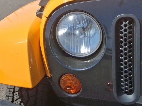 Used 2013 Jeep Wrangler Unlimited Sahara image 9