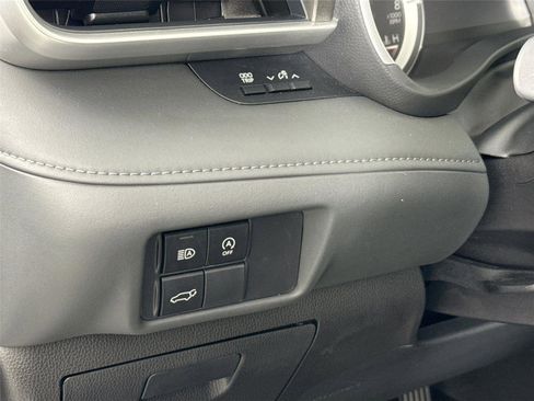 Certified 2025 Toyota Highlander XLE AWD/4WD image 16
