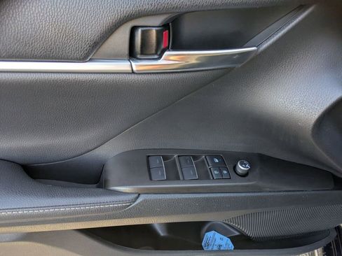 Used 2022 Toyota Camry XSE image 10