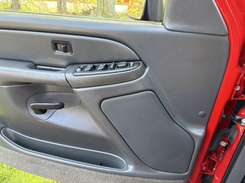 Used 2005 Chevrolet Silverado 2500 LS w/ Heavy-Duty Power Package image 34